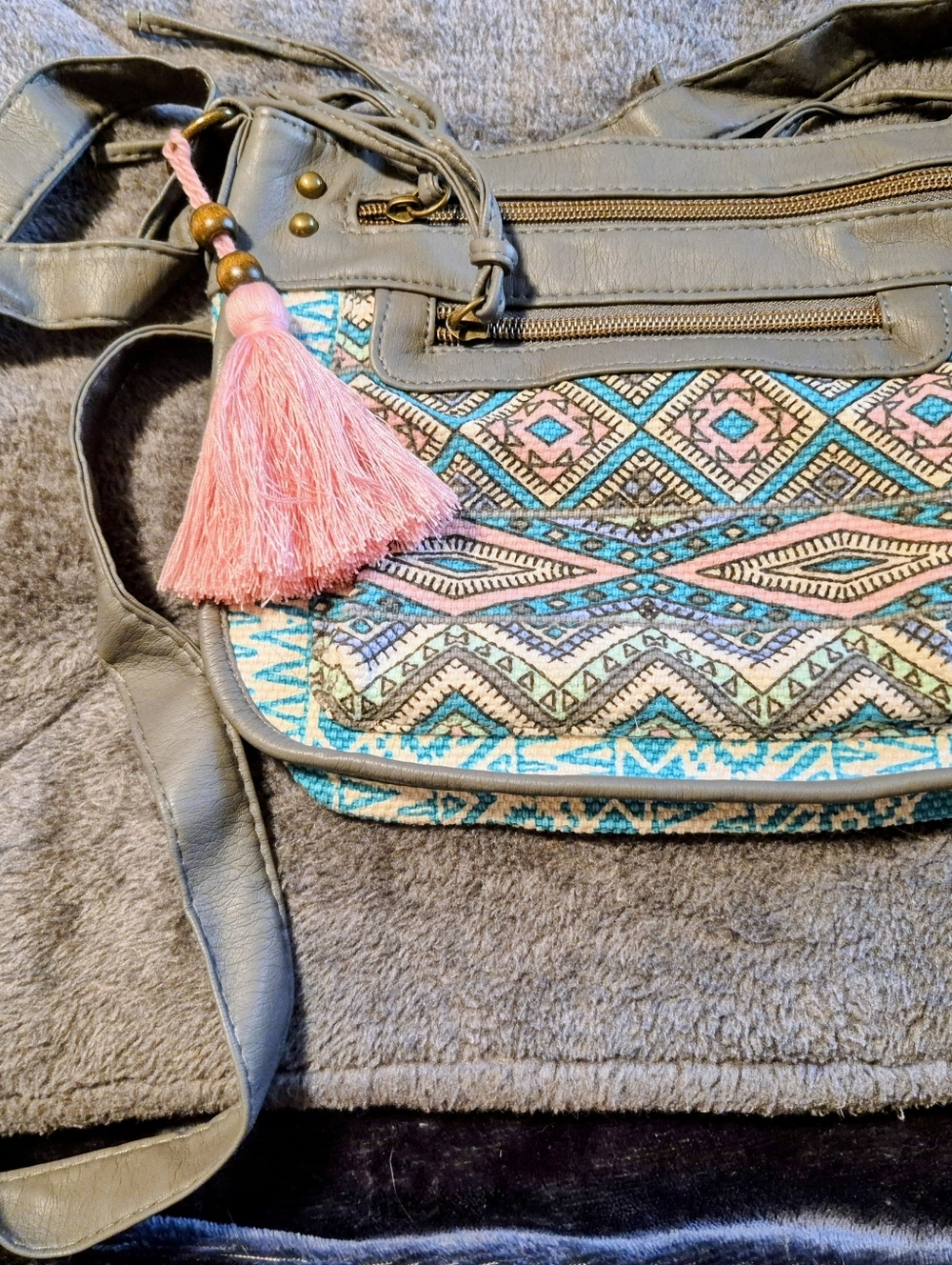 New Boho W/ Tags "T-Shirt & Jeans" Brand Multi Color Crossbody Purse W/Tassels - Picture 11 of 11
